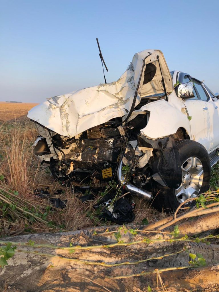 Two dead in bakkie vs tree crash