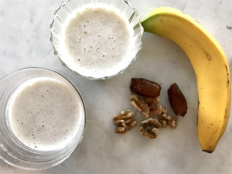 Date and Banana Smoothie