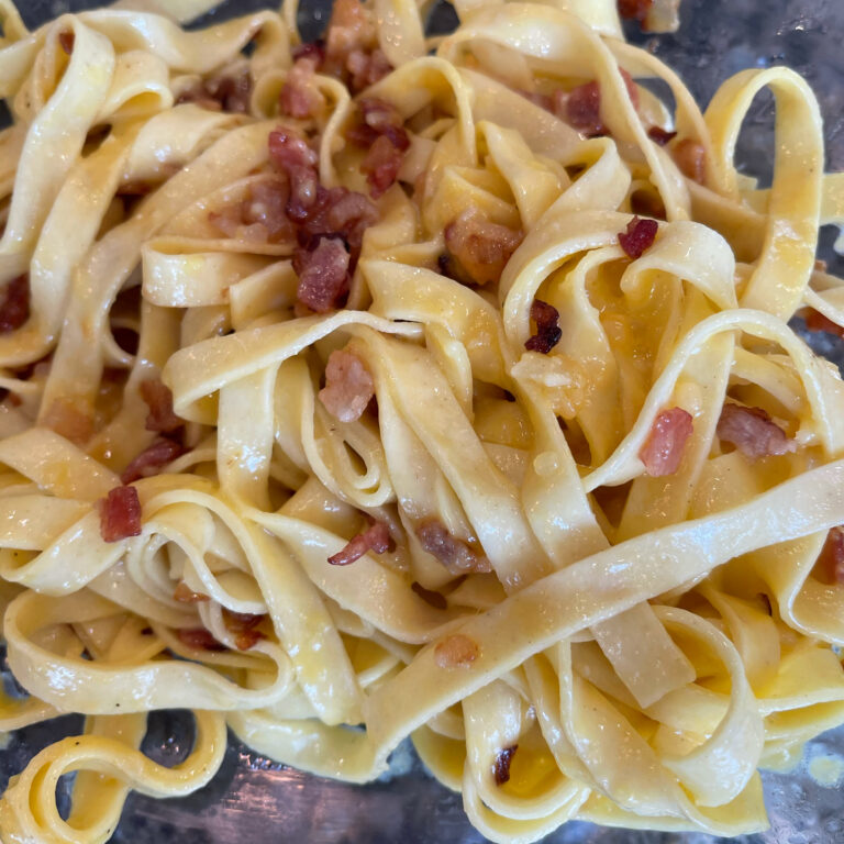 Creamy fettuccine carbonara